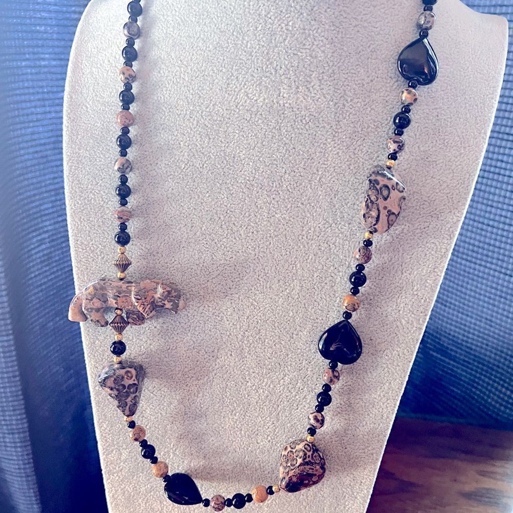 Vintage (>50yrs) Unique Onyx necklace with onyx‎ leopard.